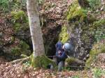 12.04.2014 Höhle Adernzopf bei Emerfeld
Unsere erste Höhlentour in diesem Jahr.
Abseilen in das Innere der Höhle.