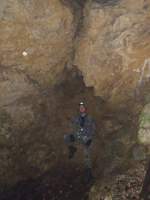 07.06.2014 Schachthöhle Adernzopf in Emerfeld  Gut getarnt in der Höhle