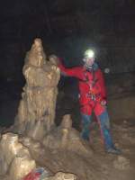 02.05.2015 Grotte de la Malatier (F)  In tiefem Dunkel liegt die Welt,  bis die Physik sie schwach erhellt.