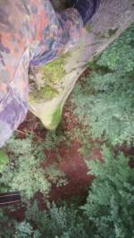 28.08.2015 Urbex Spezial: Im Wald da sind die ..... Seilsportler 
Der Blick nach unten