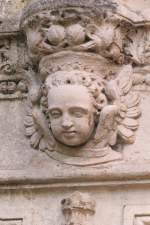 19.09.2015 Urbex - Spezial: Nekropolis   Friedhof - Père Lachaise - Paris   Skulptur eines Kolumbarium  Geflügeltes Gesicht 