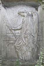 19.09.2015 Urbex - Spezial: Nekropolis   Friedhof - Père Lachaise - Paris   Relief eines Kolumbarium   Engel mit Palmzweig 