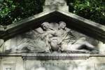 19.09.2015 Urbex - Spezial: Nekropolis   Friedhof - Père Lachaise - Paris   Relief eines Kolumbarium   Trauer 