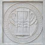 19.09.2015 Urbex - Spezial: Nekropolis
 Friedhof - Père Lachaise - Paris 
Türverzierung eines Kolumbarium
 Stundenglas 