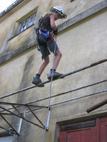 21.08.2016 Werk-Hassmersheim
Übungen an der 6 Meter Außenwand
Tobias beim Überwinden der Vordachkonstruktion