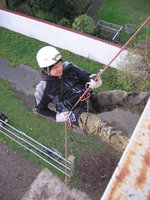 12.11.2016 Werk-Hassmersheim  Techniken am Seil  Übungen an der 10 Meter Baklonade  Dominik beim Abstieg