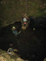 29.04.2017 Urbex Spezial
 Mundus subterraneus  - Grotte de la Malatier
Die große Gruppe hat sich zwischezeitlich aufgeteilt.
Hier kommt das erste Team zur Ausfahrt.
Sven, Wolfram & Benjamin.