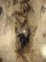 02.04.2017 Urbex-Spezial  Höhlen, Felsen & Ruinen 
Gut das wir Helme mit Licht dabei hatten !
Auch in den  kleinsten Höhlen  gibt es
immer was zu erkunden und zu entdecken !