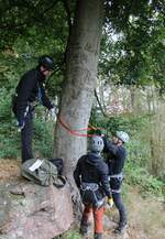 14.10.2023 Urbex Spezial
Teil 2: Übungen am Naturfels
Aufbau der Seilstation an einem Baum